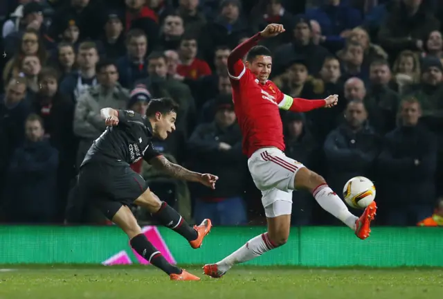 Philippe Coutinho shoots