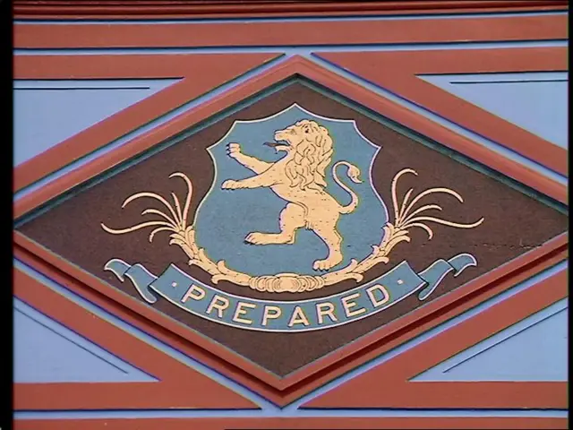 Villa crest and motto: Prepared