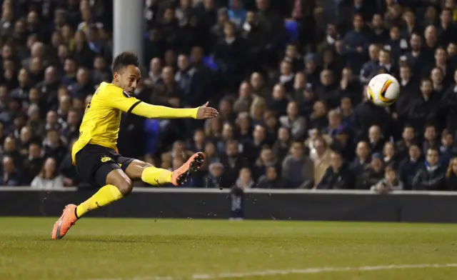 Pierre-Emerick Aubameyang misses with a shot