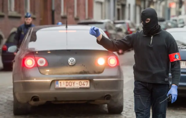 Belgian security forces seal off an area during an anti-terror operation in the Molenbeek neighborhood of Brussels, Belgium, 18 March 2016