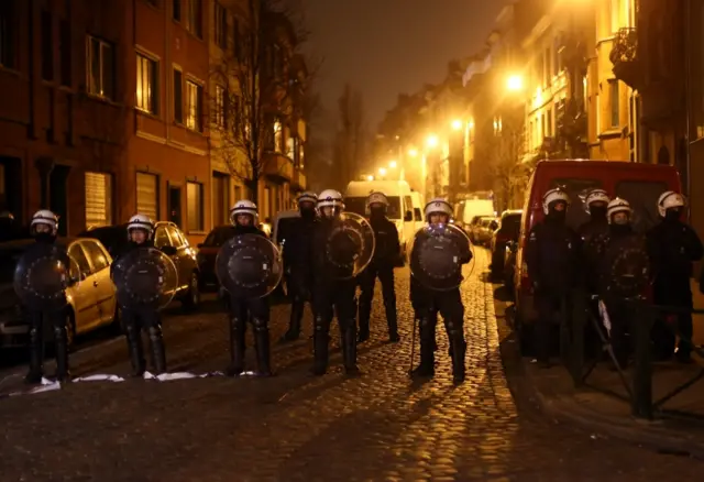 Belgian police deployed in Molenbeek