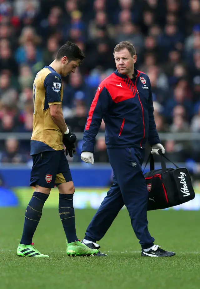 Mesut Ozil hobbles off