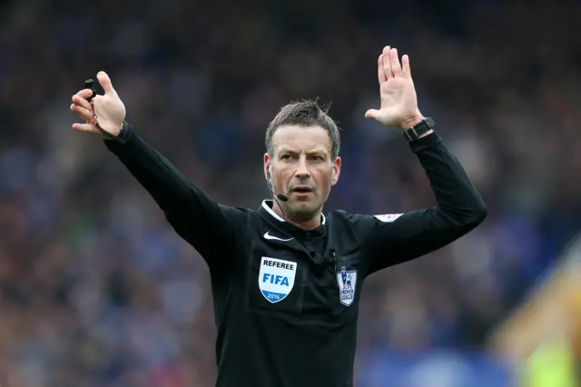 Referee Mark Clattenburg didn't award a penalty to Arsenal