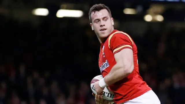 Gareth Davies scores a try for Wales