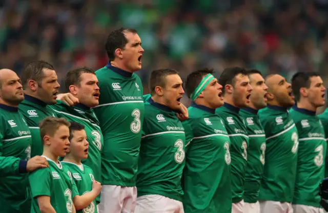 The Ireland team sings the anthems