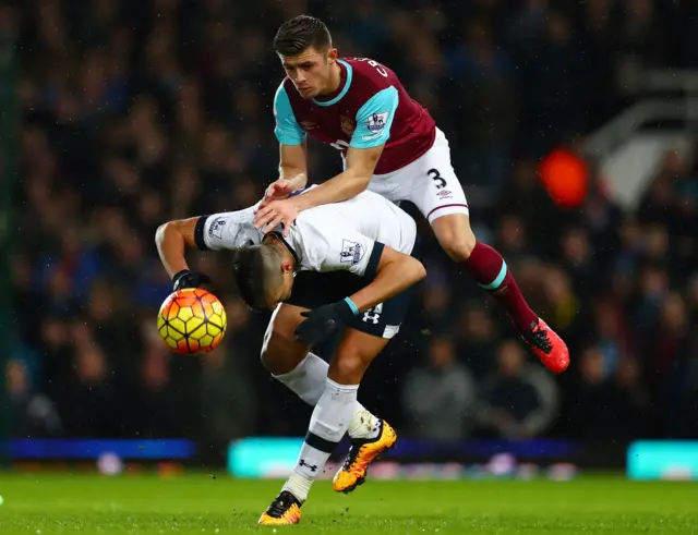 Aaron Cresswell of West Ham United challenges Erik Lamela