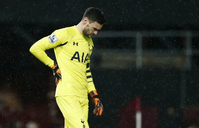 Hugo Lloris looks dejected