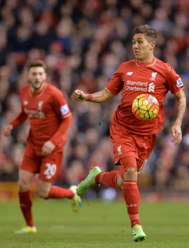 Roberto Firmino runs with the ball