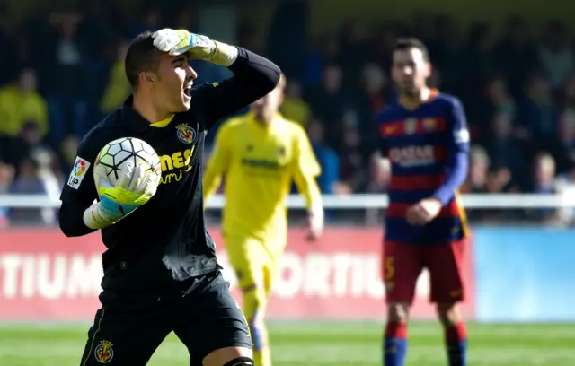 Sergio Asenjo reacts to a penalty being given