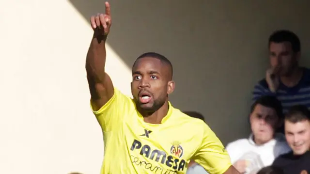 Cedric Bakambu celebrates his goal