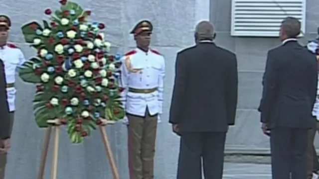 Obama in front of wreath