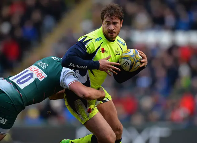 Freddie Burns tackling Danny Cipriani