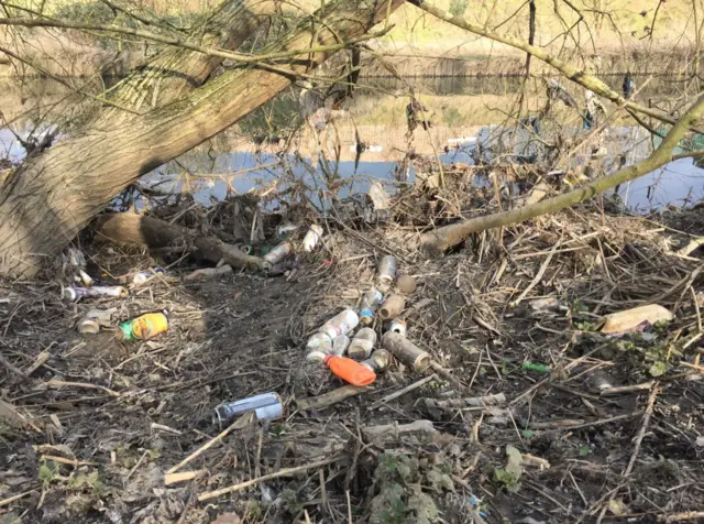 Rubbish at Watermead Park