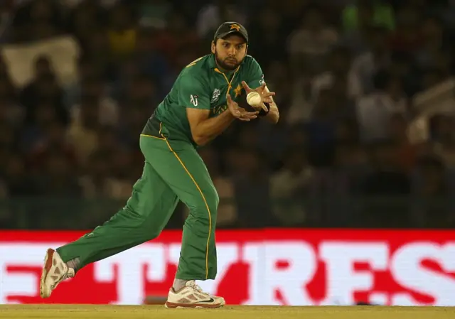 Afridi takes the catch to dismiss Williamson