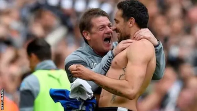 Former NUFC boss John Carver and Jonas Gutierrez