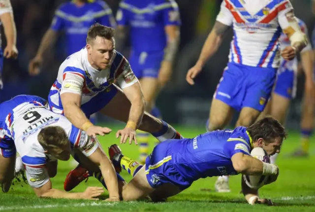 Warrington Wolves Kurt Gidley scores his side"s third try during the First Utility Super League match