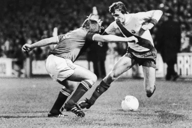 Johan Cruyff against Ipswich in 1977