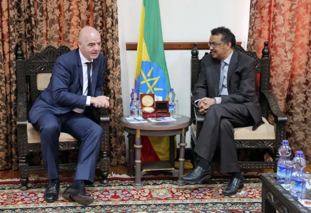 Fifa President Gianni Infantino (L) with the Ethiopian foreign minister Tedros Adhanom