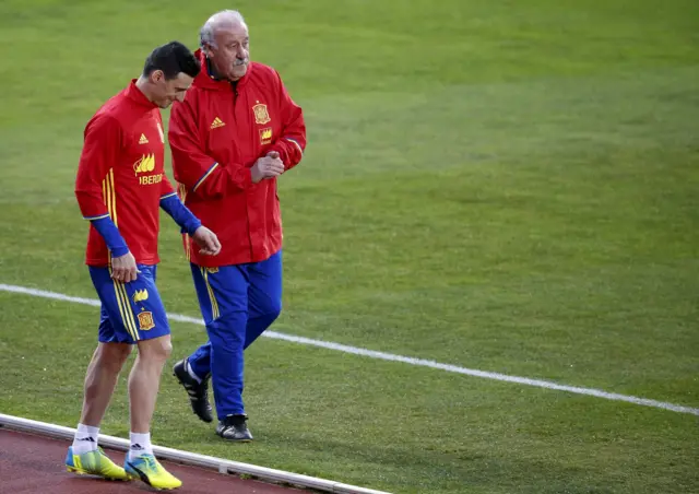 Athletic Bilbao striker Aritz Aduriz and Spanish head coach Vicente del Bosque