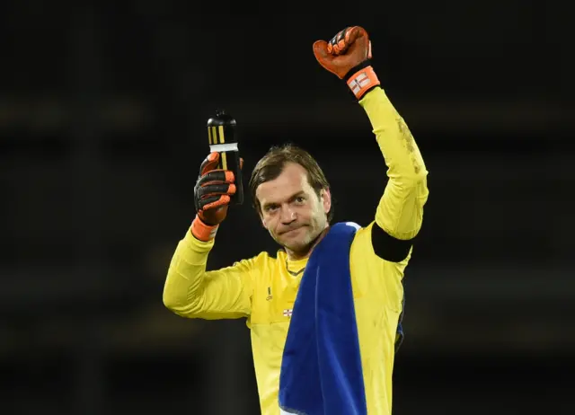 Roy Carroll celebrates