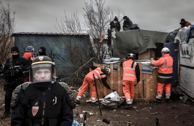 French authorities dismantle refugee camp in Calais