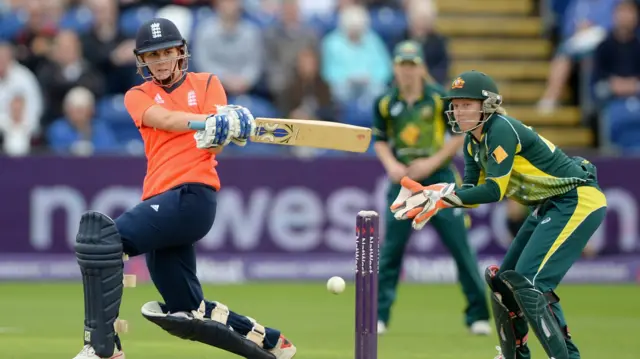 Natalie Sciver bats against Australia