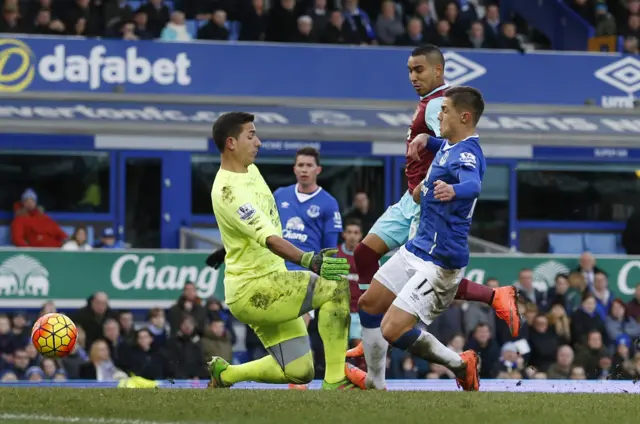 Dimitri Payet scores for West Ham