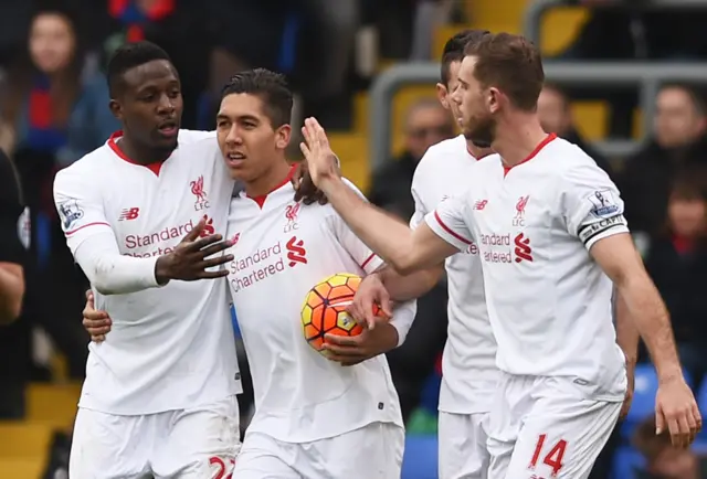 Roberto Firmino celebrates with his teammates