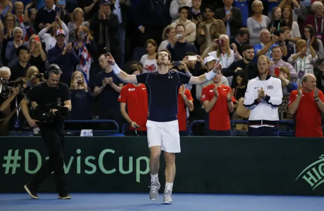 Andy Murray points upwards