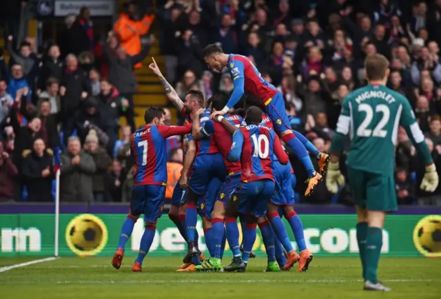 Palace players celebrate Joe Ledley's goal