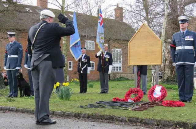 Memorial ceremony in Sutton Wick