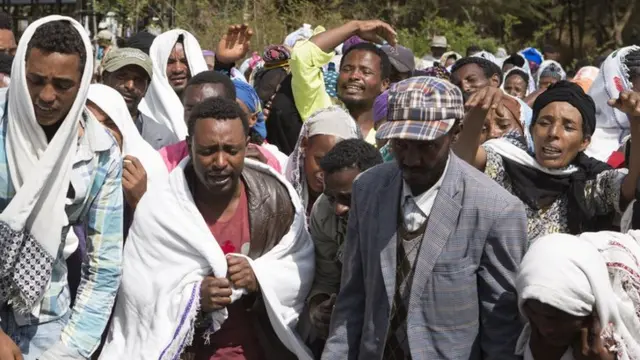 People mourn the death a man who was shot dead by the Ethiopian forces the day earlier, in the Yubdo Village, about 100km from Addis Ababa in the Oromia region, on 17 December 2015