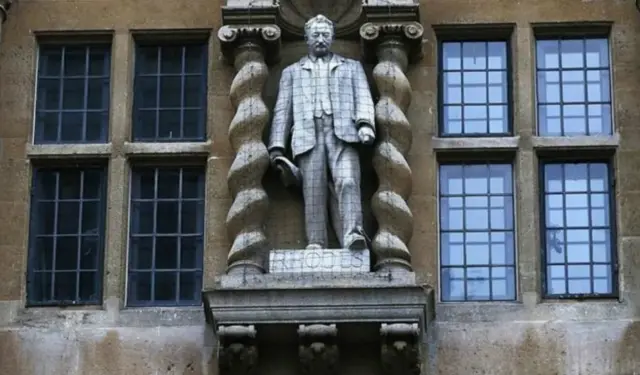 Cecil Rhodes statue