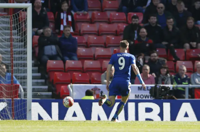 Jamie Vardy scores his second goal