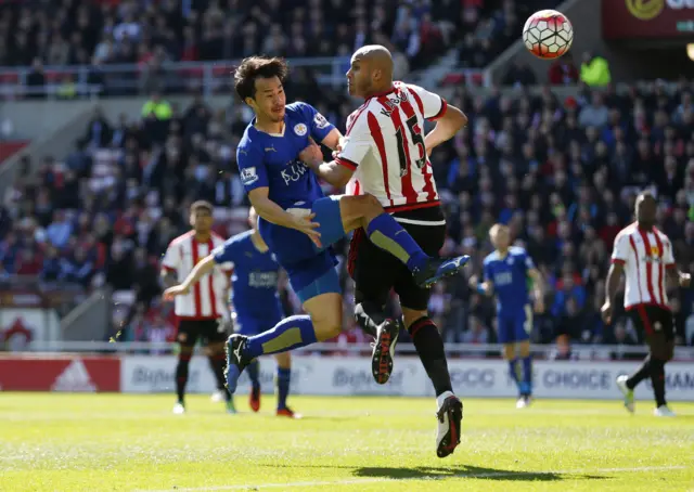 Shinji Okazaki battles with Younis Kaboul