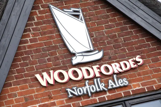 Woodforde's logo