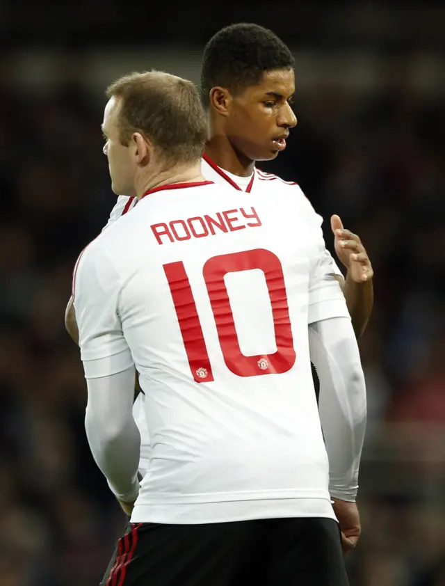 Wayne Rooney comes on for Marcus Rashford