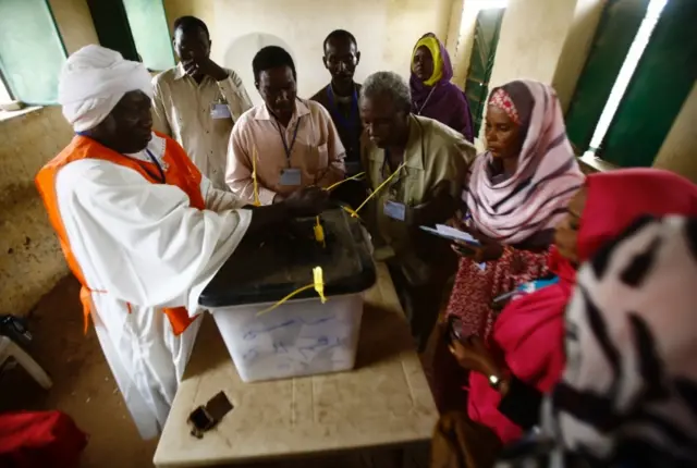 Sudanese election staff seal a ballot box at a polling station in North Darfur"s state capital El Fasher as the polls closed across Sudan"s Darfur on April 13, 2016