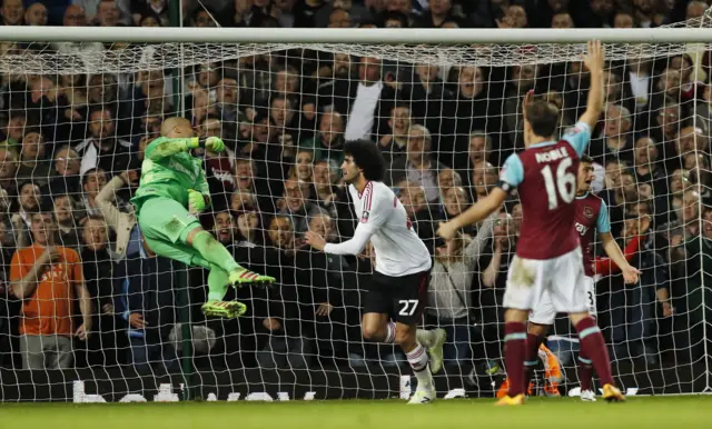 Marouane Fellaini scores for Manchester United