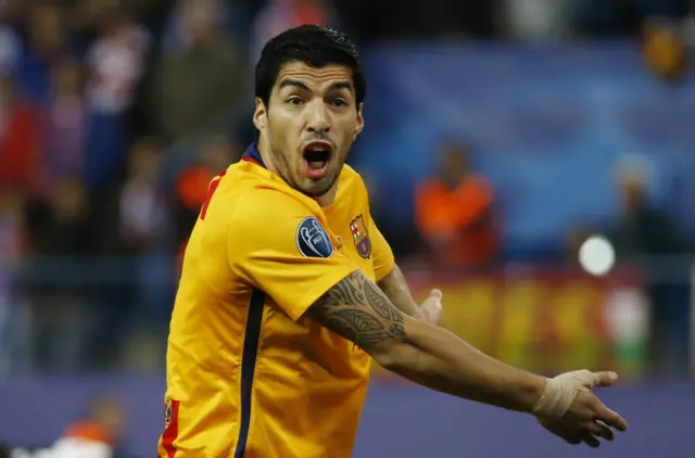 Luis Suarez appeals for a handball