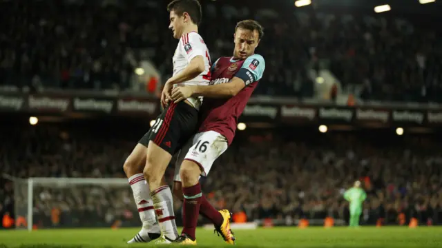 Mark Noble carries Ander Herrera off the pitch