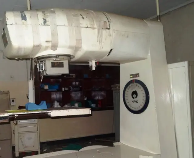 Radiotherapy machine being held together with straps