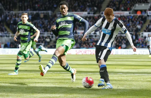 Jack Colback shoots