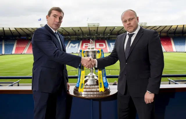 Hibs manager Alan Stubbs and Dundee United boss Mixu Paatelainen