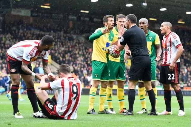 Referee Andre Marriner