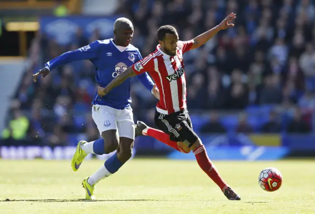 Everton"s Arouna Kone in action with Southampton"s Ryan Bertrand