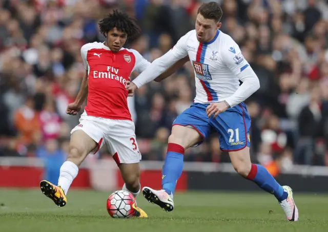 Arsenal’s Mohamed Elneny, left vies for the ball with Crystal Palace’s Connor Wickham