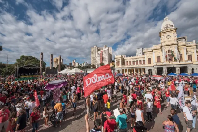 Pro-government demonstrators protest against the impeachment of President Dilma Rousseff in Belo Horizonte, Brazil on April 17, 2016