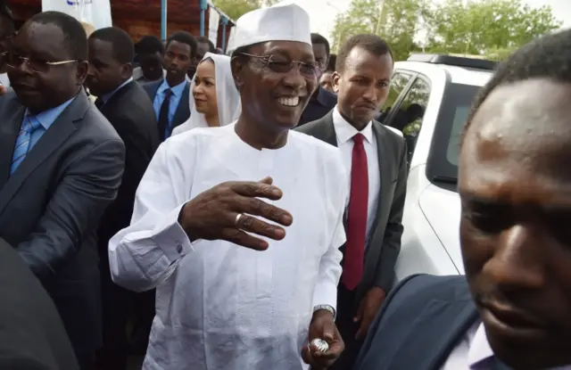 Idriss Deby arrives to cast his vote at a polling station in N"djamena for the presidential election on April 10, 2016