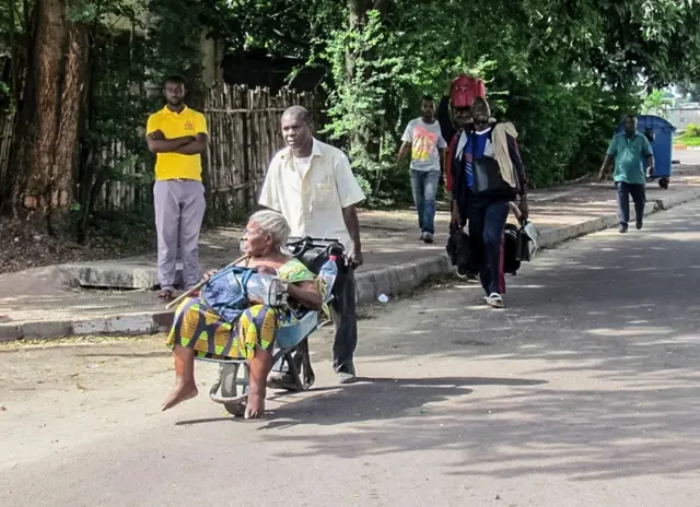 Residents of the southern districts of Brazzaville flee clashes between Congolese security forces and unknown assailants on April 4, 2016